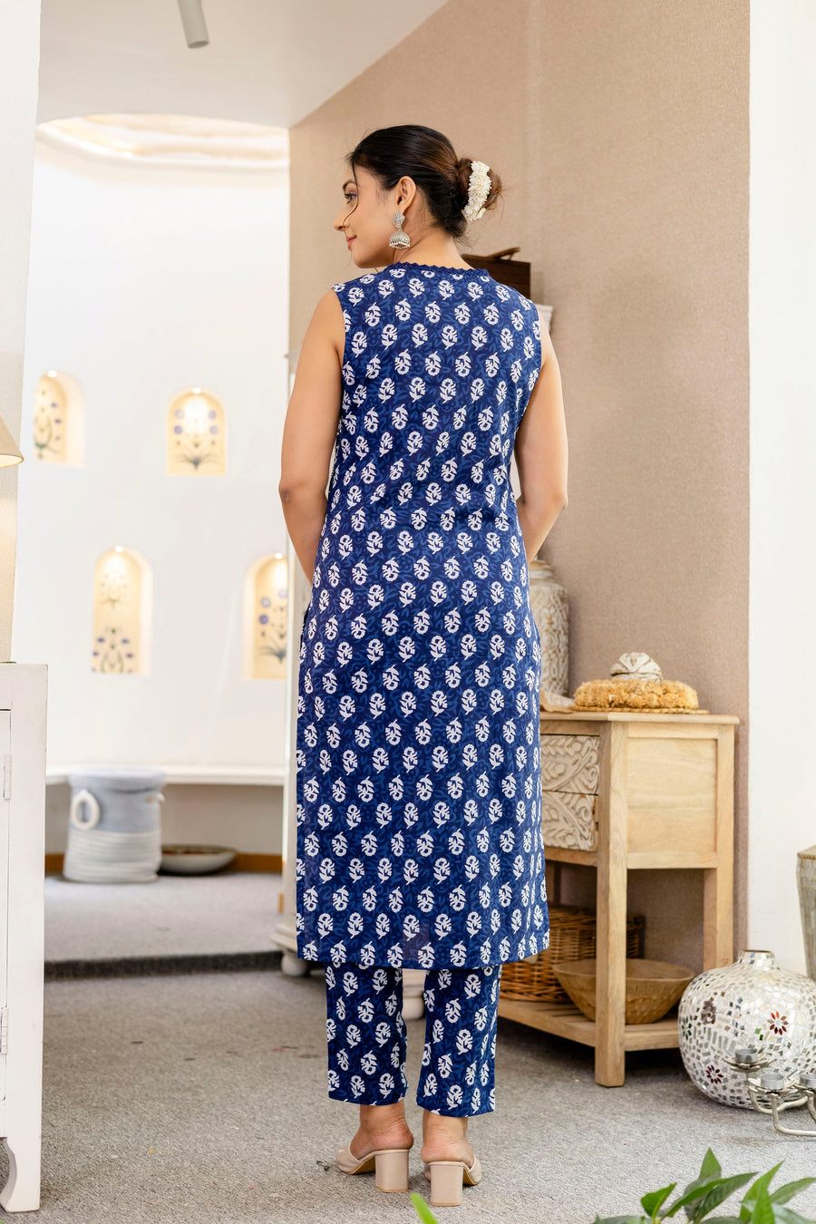 Indigo Floral Cotton Dupatta Set — image 2