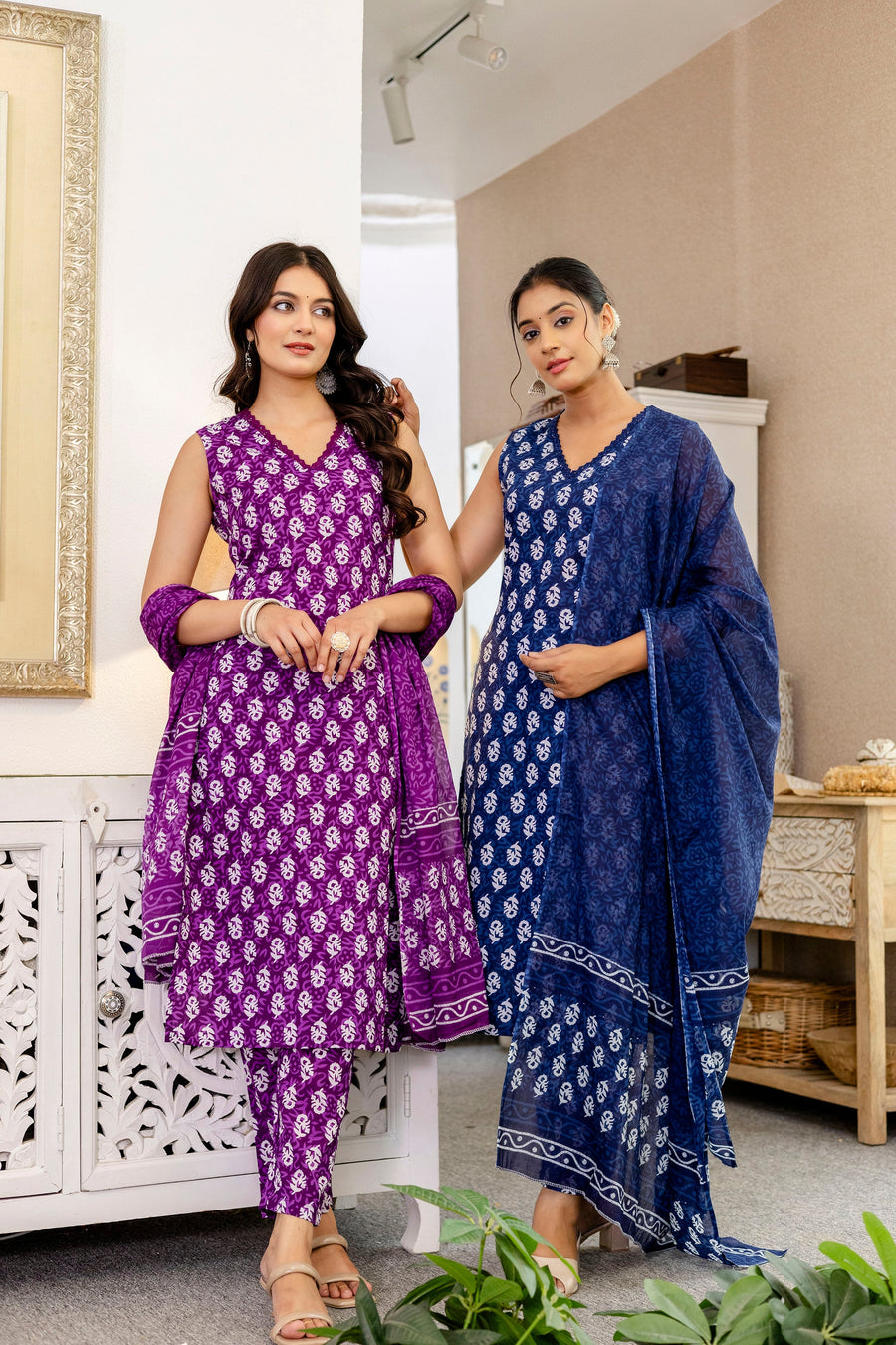 Indigo Floral Cotton Dupatta Set — image 11