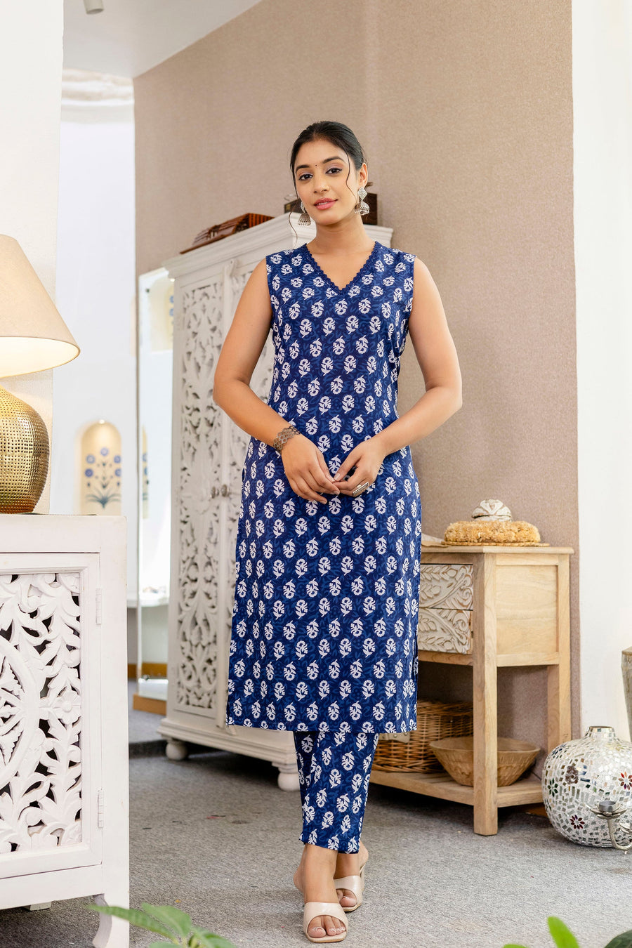 Indigo Floral Cotton Dupatta Set — image 12