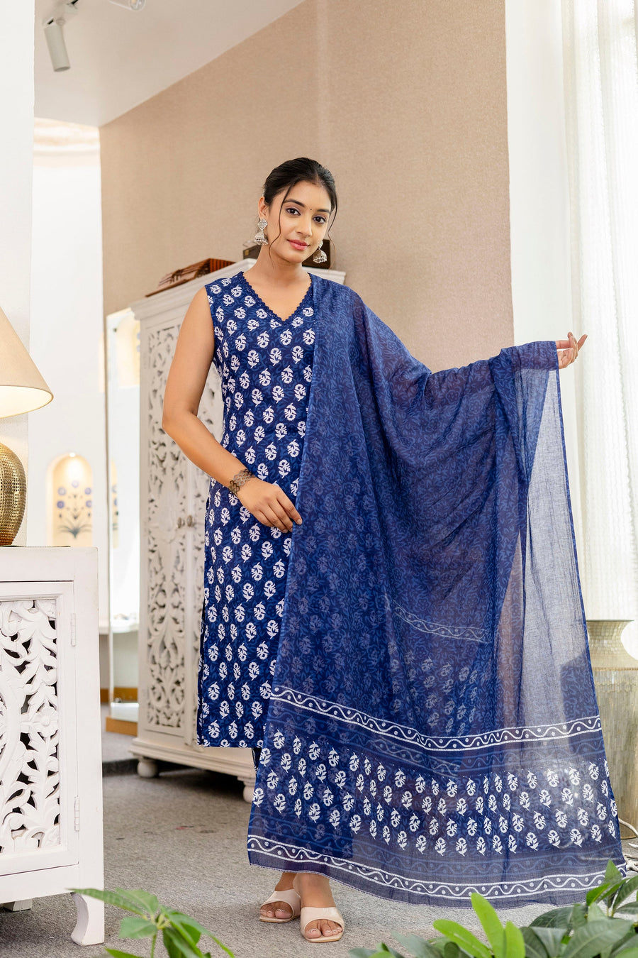 Indigo Floral Cotton Dupatta Set — image 4