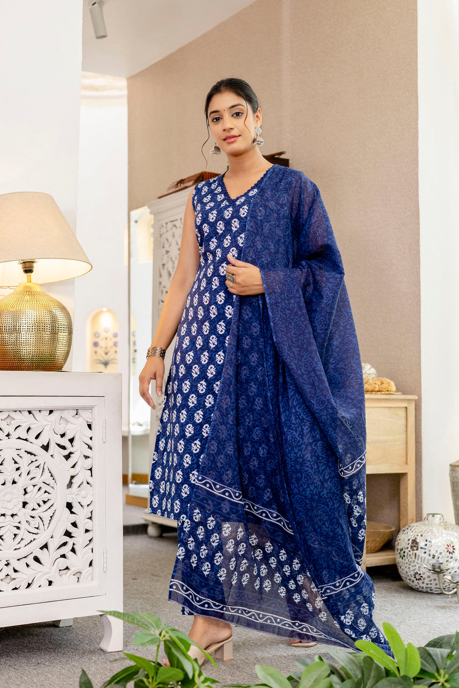 Indigo Floral Cotton Dupatta Set — image 5