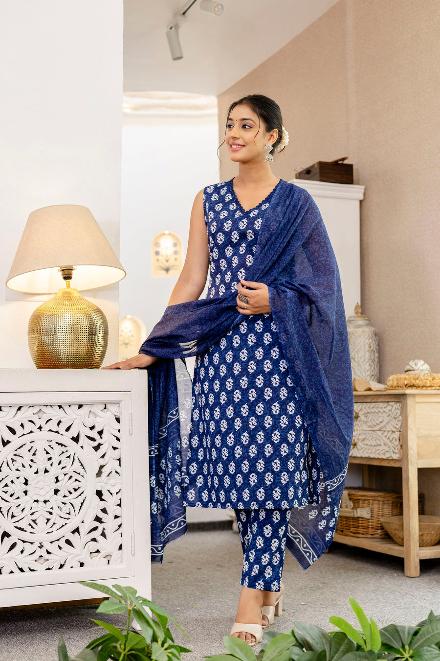 Indigo Floral Cotton Dupatta Set — image 6
