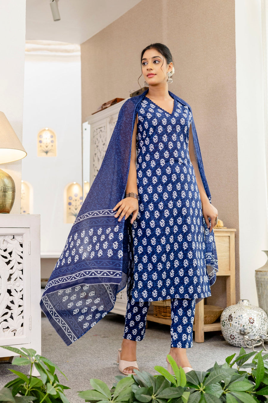 Indigo Floral Cotton Dupatta Set — image 8
