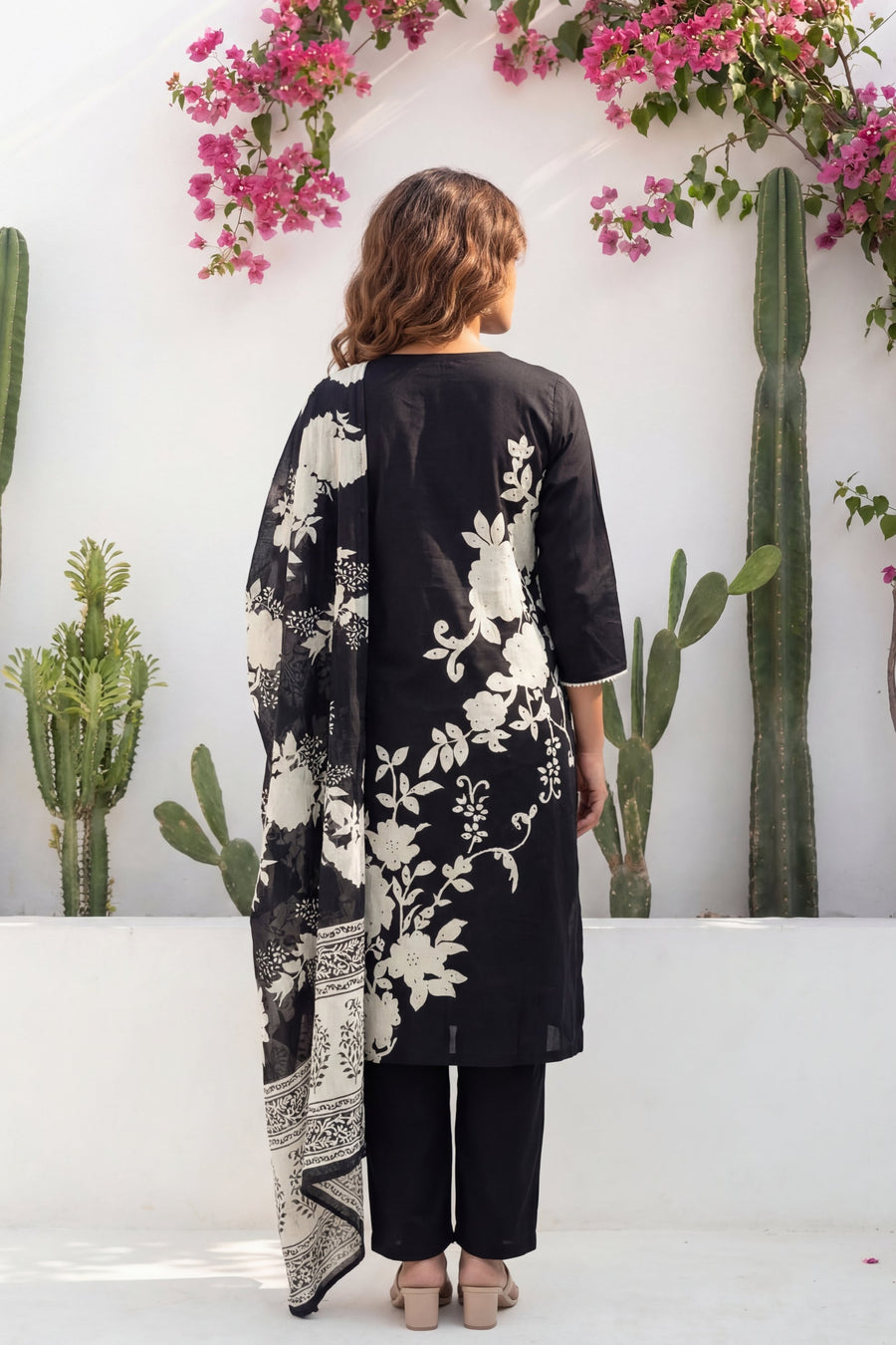 Obsidian Garden Drift Floral Cotton Dupatta Set — image 8