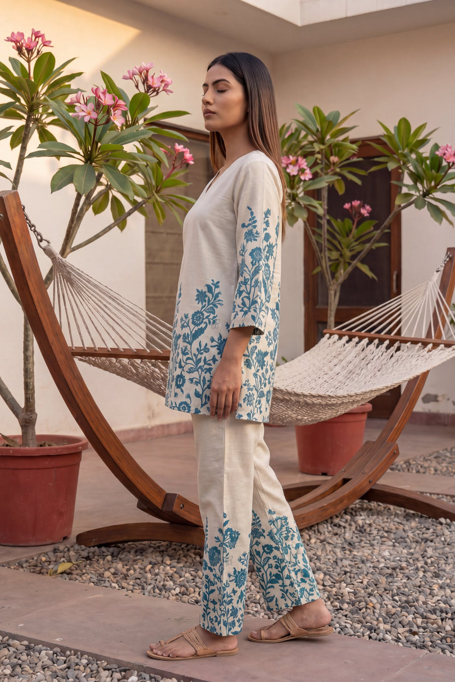 Indigo Damask Off-White & Cobalt Floral Cotton Co-ord Set — image 8