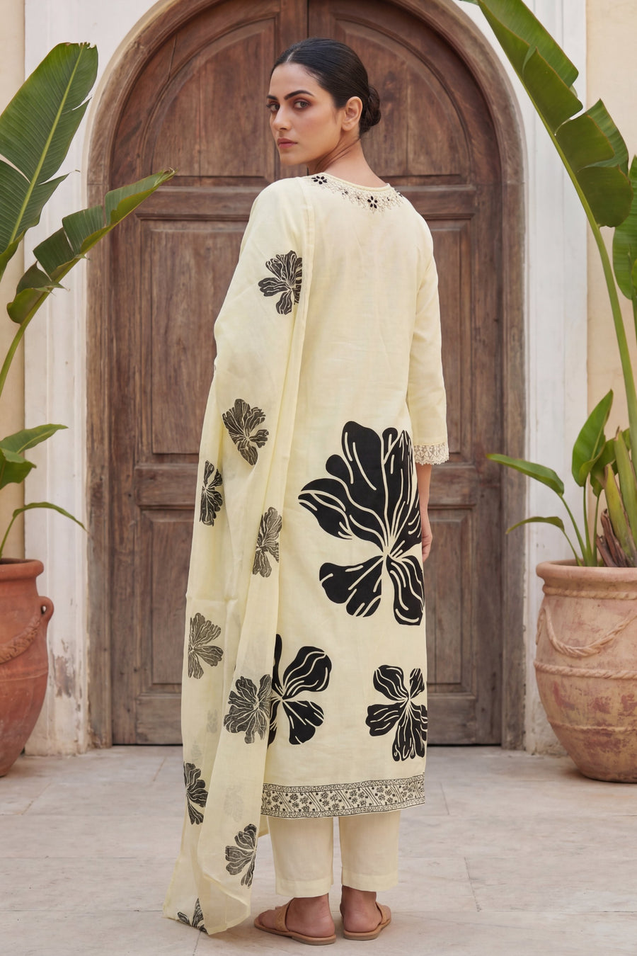 Vanilla Noir Bloom Botanical Cotton Dupatta Set — image 2