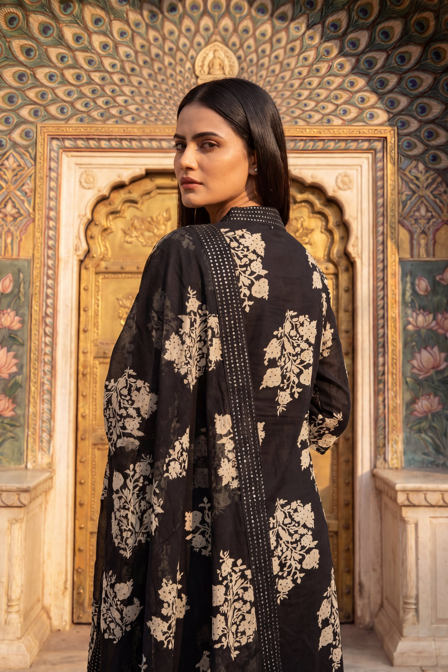 Amber Dabu Onyx Floral Cotton Suit Set — image 8